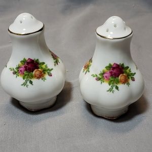 Old country roses salt and pepper shaker